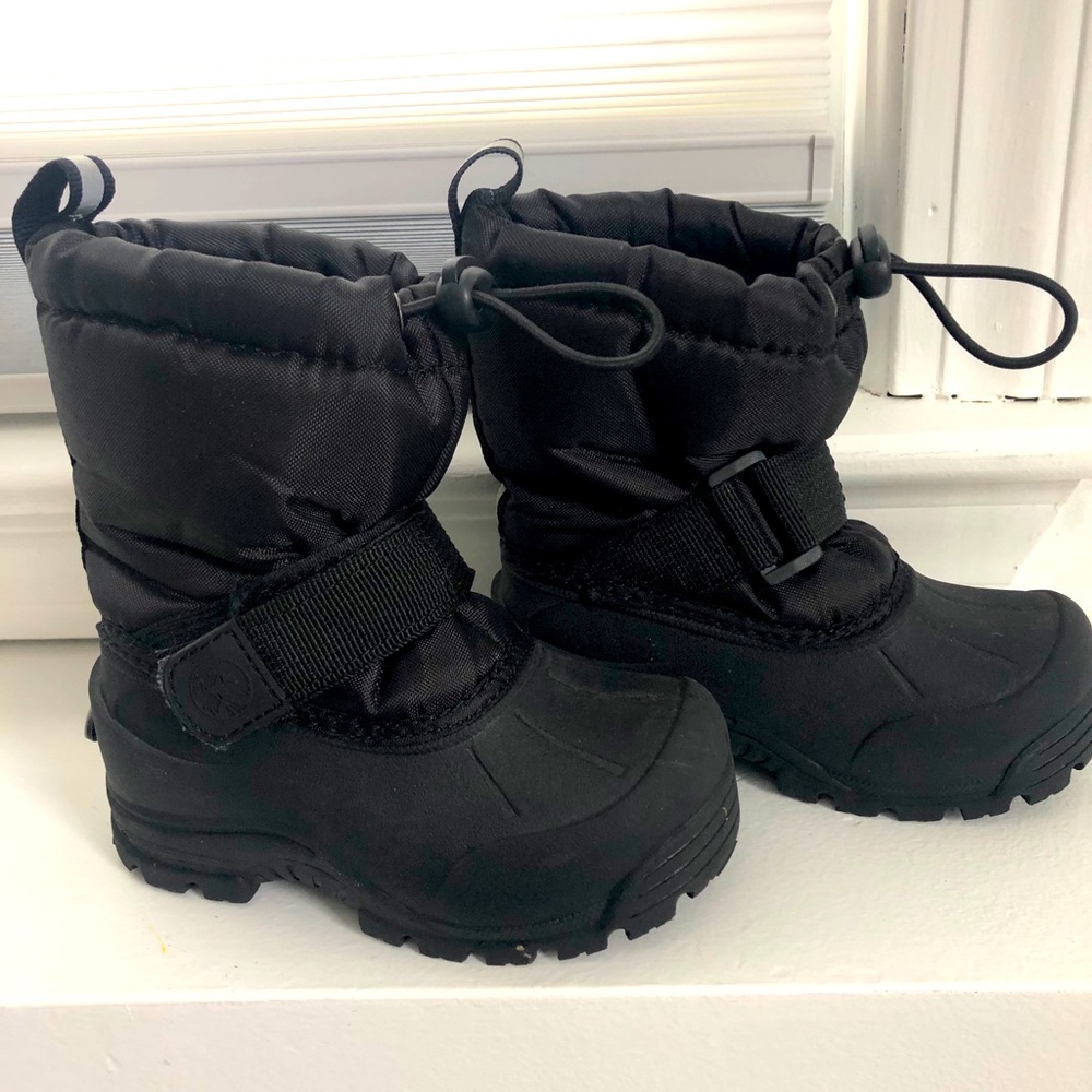 Toddler boys/girls snow boots size 6 , black